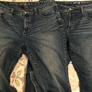 Lot of 2 pairs of Apt 9 Curvy Jeans size 16W